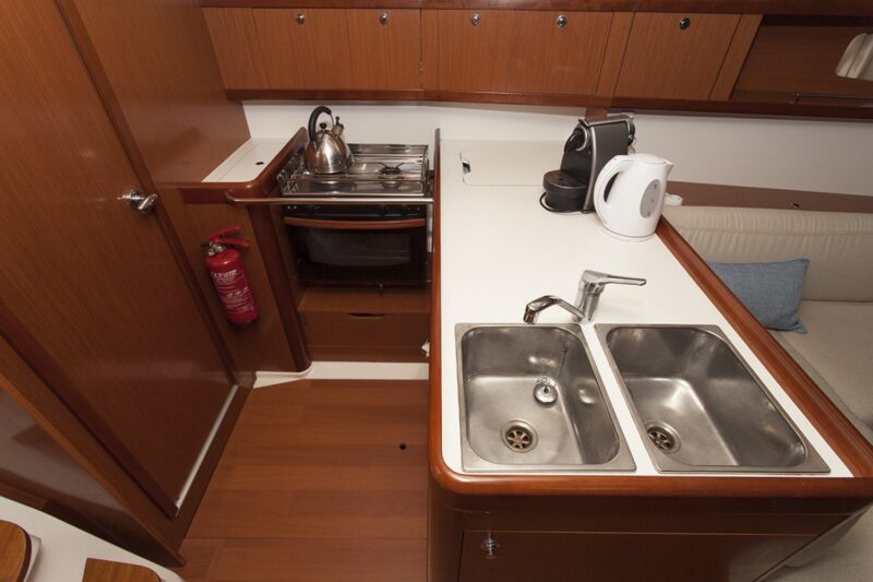 Beneteau Oceanis 37