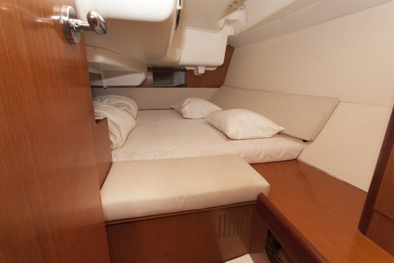 Beneteau Oceanis 37
